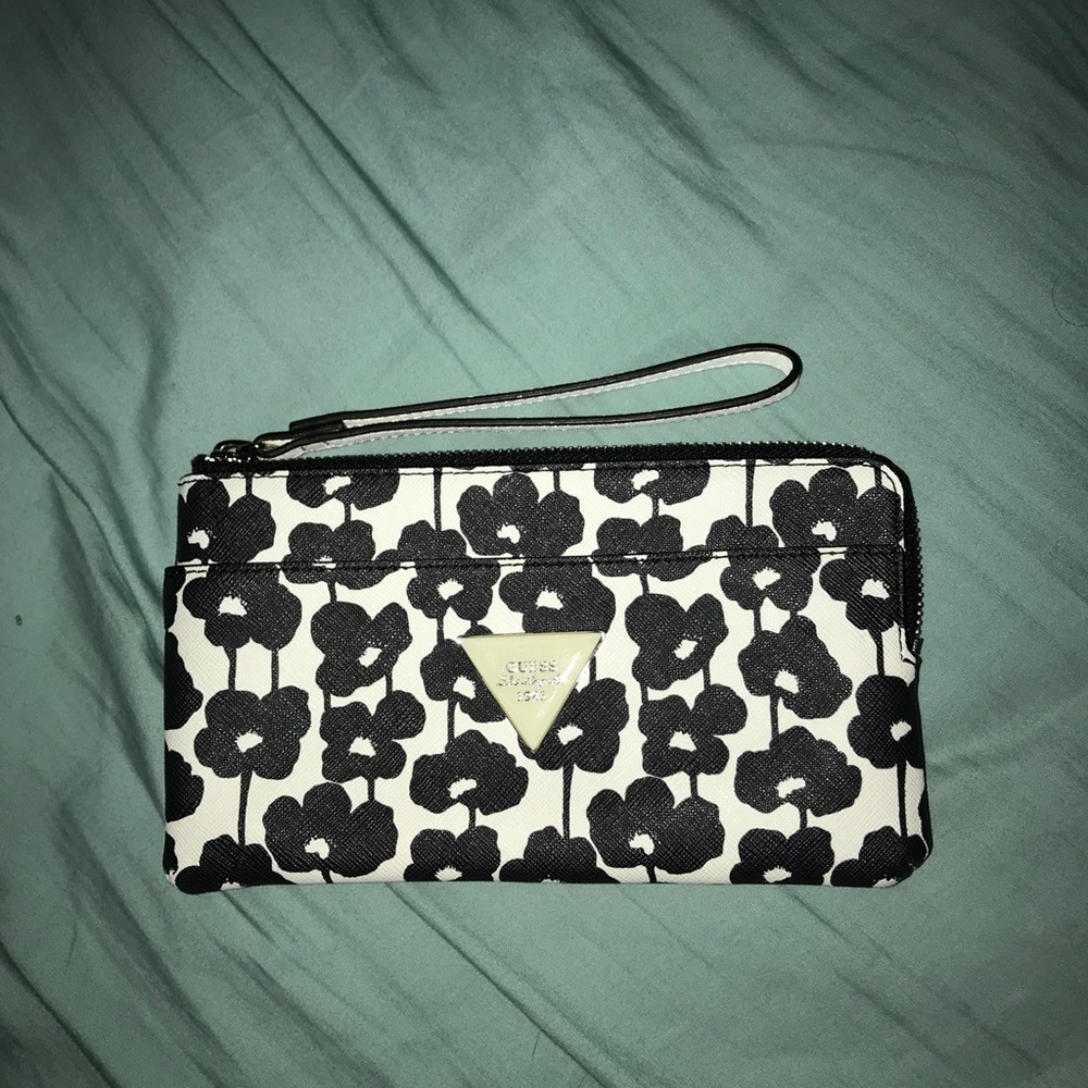 GUESS black and white flower print wristlet